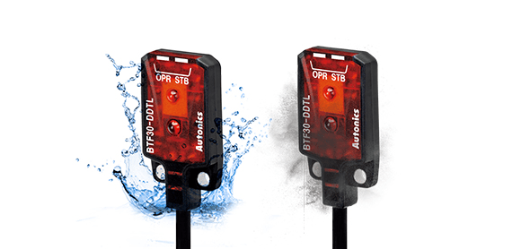 具有 IP67 级防水防尘保护结构的工业光电传感器，可防止灰尘和湿气渗入